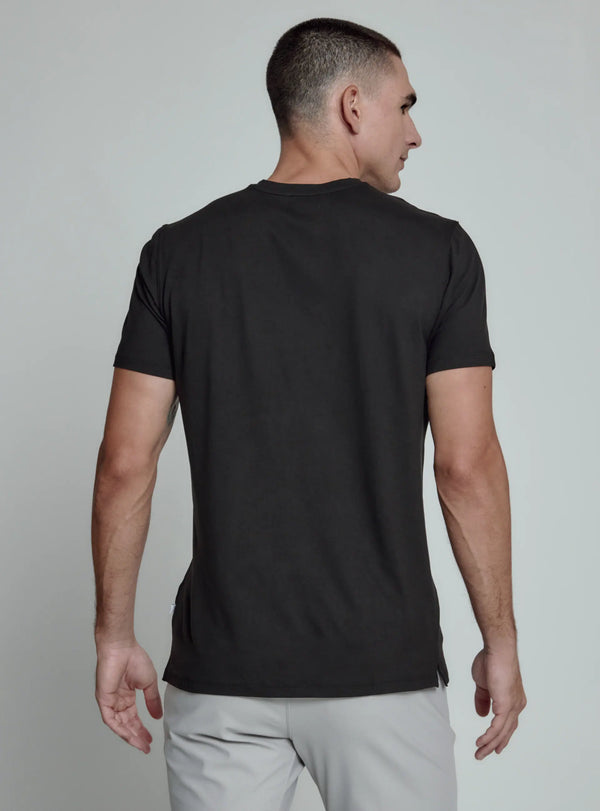 7Diamonds Core™ V-Neck Tee in Black