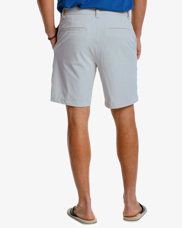 Southern Tide  brrr°®-die 8 Inch Performance Short Seagull Grey