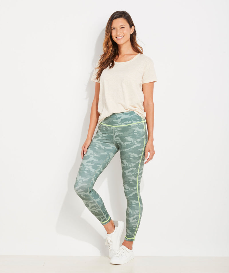 Vineyard Vines Printed Performance Leggings Camo Sage Olive – Dan's  Southern Prep