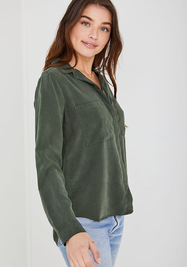 Bella Dahl Two Pocket Classic Button Down Dark Forest