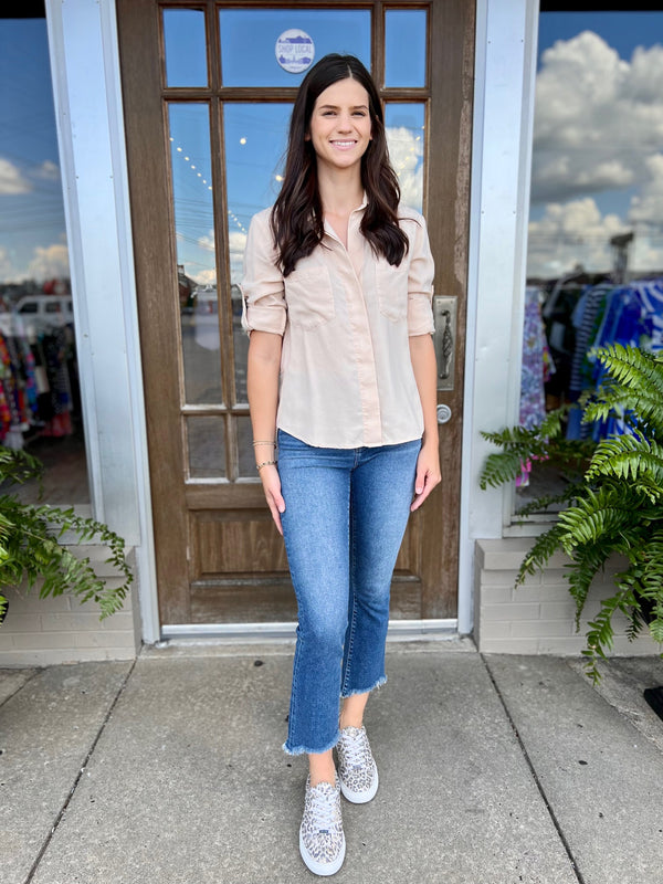 Bella Dahl Split Back Button Down -Soft Tan