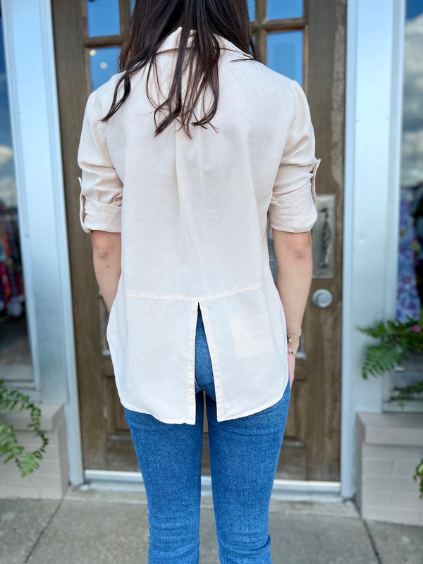 Bella Dahl Split Back Button Down -Soft Tan