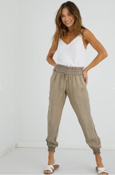 Bella Dahl Smocked Jogger Vintage Palm