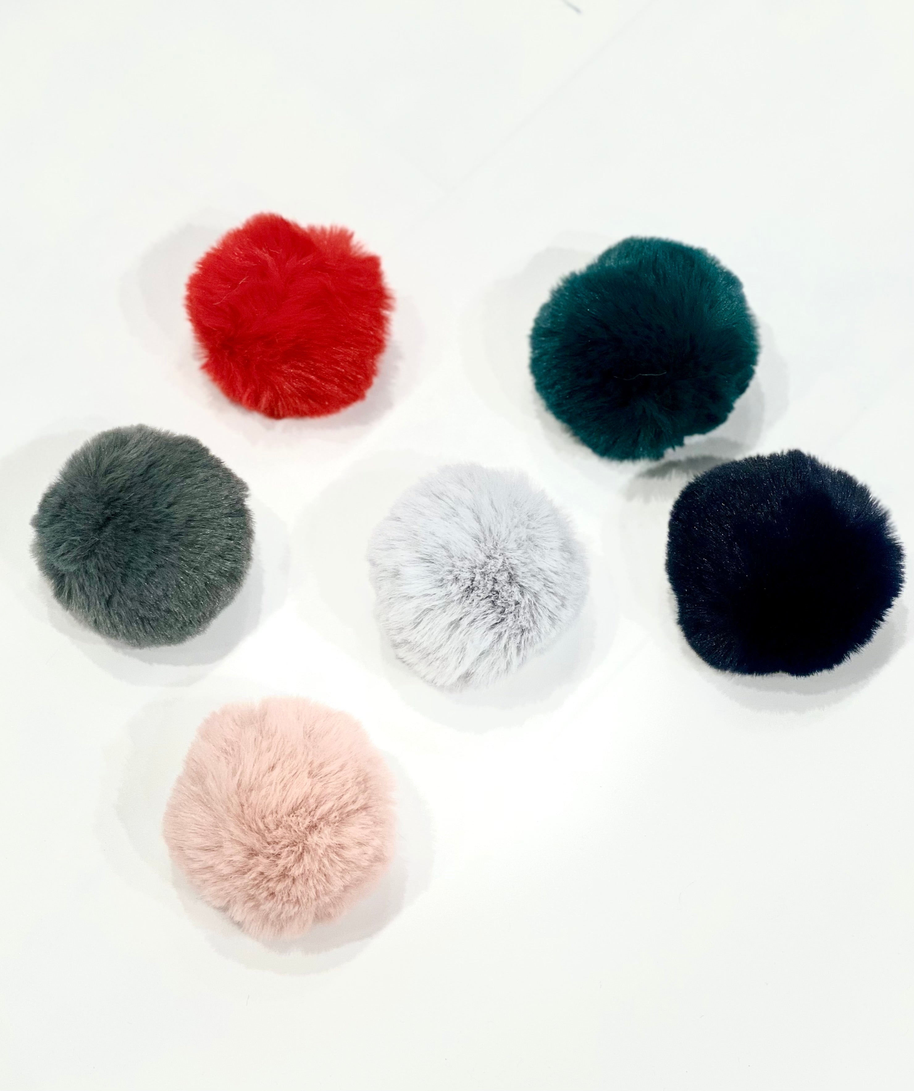 MERSEA Pom Pom WINTER Soft Warm knit Pom Beanie NWT HAT Beanie WINTER MERSEA Gray White Cable Knit Pom Soft  main image 4
