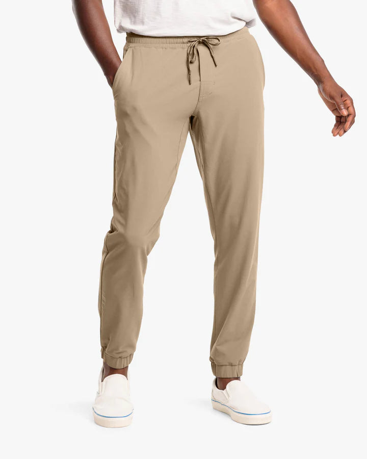 Southern Tide The Excursion Performance Jogger Sandstone Khaki